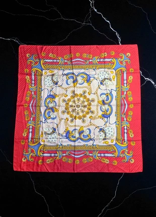 Foulard Fendi, marque: Fendi, état: Neuf sans étiquette, 36,00 €, 38,50 € Protection acheteurs incluse