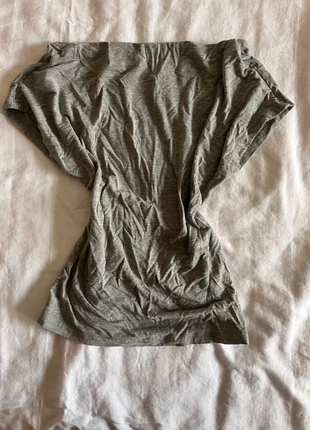 Grey backless cap sleeve crop tank top 2000s Y2K style, marca: Local, estado: Muito bom, tamanho: XS / 34 / 6, €5.00, €5.95 inclui Proteção do Comprador