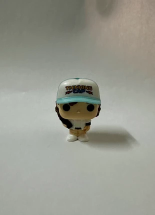 Dustin Henderson - Kinder Joy Funko Pop, marca: Funko, estado: Novo com etiquetas, tamanho: Tamanho único, €1.50, €2.28 inclui Proteção do Comprador