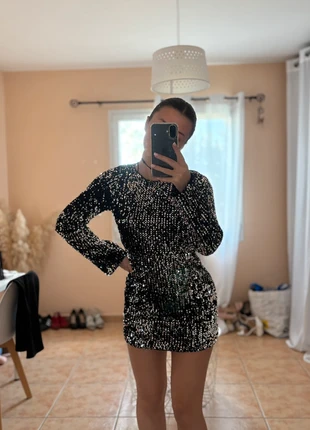 Robe, dos nu à paillettes, marque: Pull & Bear, état: Très bon état, taille: S / 36 / 8, 8,00 €, 9,10 € Protection acheteurs incluse