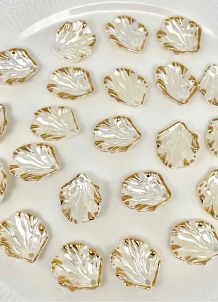 24 perles pétales en acrylique 18x15 mm, état: Très bon état, 2,00 €, 2,80 € Protection acheteurs incluse