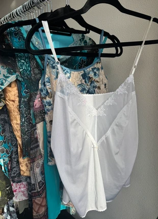 Vintage Y2K romantic coquette white tank top with lace trim, merk: Vintage, staat: Heel goed, maat: L / 40 / 12, € 16,00, € 17,50 inclusief Kopersbescherming Pro