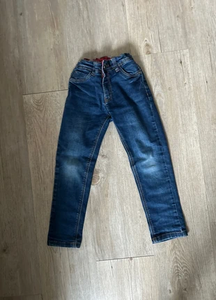 Jean slimmy quatre ans tape-à-l’œil, marque: Tape à l'œil, état: Neuf sans étiquette, taille: 4 ans / 104 cm, 6,00 €, 7,00 € Protection acheteurs incluse