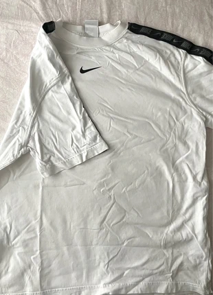 Oversized Nike Tshirt, marke: Nike, zustand: Sehr gut, größe: M, 9,00 €, 9,65 € inklusive Vinted-Käuferschutz
