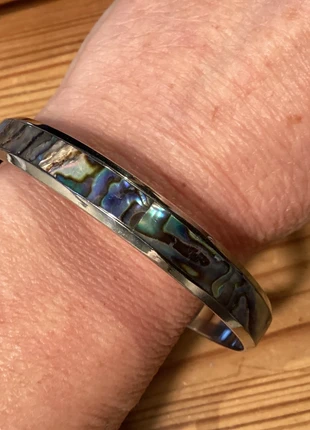 Bracelet métal argenté et nacre, marque: Nacre, état: Neuf sans étiquette, 6,00 €, 7,00 € Protection acheteurs incluse