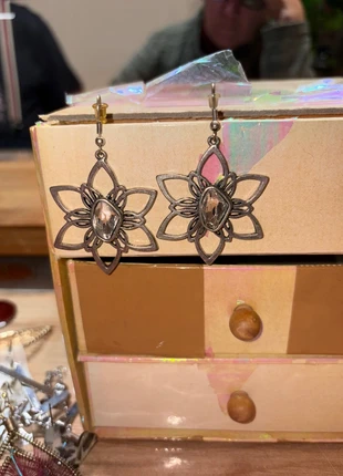 Boucles d’oreilles fleurs, merk: Fleur, staat: Nieuw zonder prijskaartje, € 1,50, € 2,28 inclusief Kopersbescherming