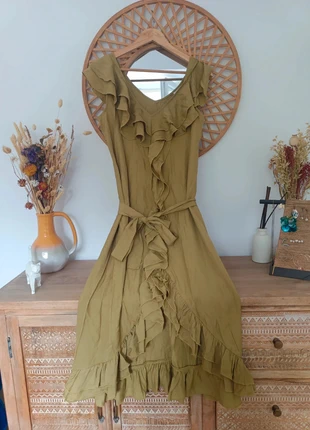 Vestido midi color caqui con volantes y cinturón a juego, talla 38, precio original 54,99€, marque: Vila, état: Neuf sans étiquette, taille: M / 38 / 10, 25,00 €, 26,95 € Protection acheteurs incluse