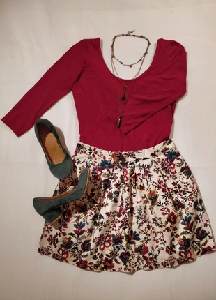 Jupe motif fleurs, marke: Stradivarius, zustand: Sehr gut, größe: M / 38 / 10, 3,00 €, 3,85 € inklusive Vinted-Käuferschutz