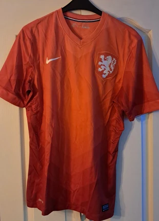 Orange sport shirt Nike, merk: Nike, staat: Heel goed, maat: M, € 10,00, € 11,20 inclusief Kopersbescherming