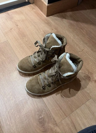 Bottine hivers, marque: Out Shoes, état: Très bon état, taille: 37, 8,00 €, 9,10 € Protection acheteurs incluse