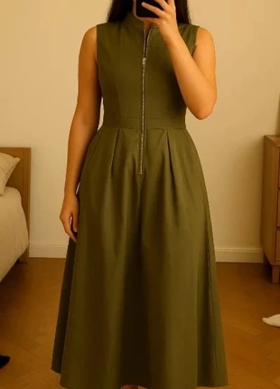 Robe longue sans manches vert kaki avec fermeture éclair – style chic et moderne TAILLE s, brand: Mylene paris, condition: Very good, size: S / 36 / 8, €39.99, €42.69 includes Buyer Protection