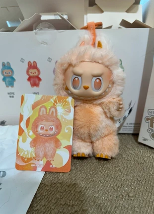 Labubu Pop Mart Big Into Energy plush Happiness– 100% authentique, NEUF, facture fournie, marca: POPMART, estado: Nuevo con etiquetas, 25,00 €, 26,95 € Protección al comprador incluida