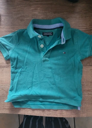 Polo tommy hilfiger mt 74, merk: Tommy Hilfiger, staat: Goed, maat: 9-12 maanden / 74 cm, € 2,00, € 2,80 inclusief Kopersbescherming