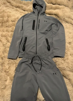 Ensemble under armour, marque: Under Armour, état: Neuf sans étiquette, taille: M, 70,00 €, 74,20 € Protection acheteurs incluse