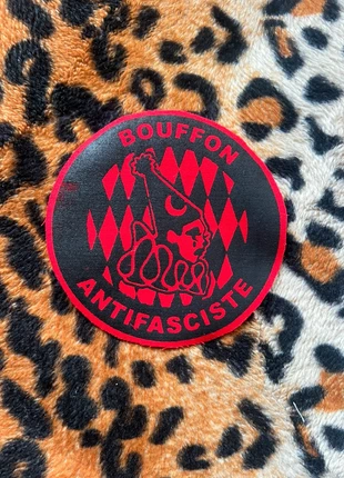 patch bouffon antifasciste rouge, marque: DIY, état: Très bon état, 4,00 €, 4,90 € Protection acheteurs incluse