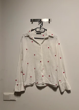 Blousje met hartjes wit shein maat xs, merk: Shein, staat: Nieuw zonder prijskaartje, maat: XS / 34 / 6, € 2,00, € 2,80 inclusief Kopersbescherming