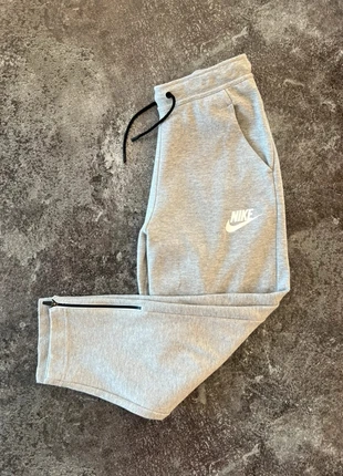 Jogging gris femme Nike taille XS Pantalón mujer grigio donna Grauer Jogginganzug Damen, brand: Nike, condizioni: Ottime, taglia: XS / IT 38 / EU 34, €17.10, €18.66 include la Protezione acquisti
