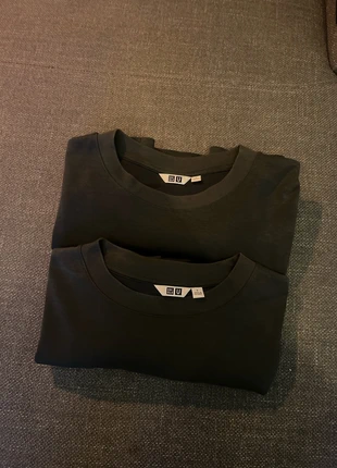 2x Uniqlo shirts Airism, merk: Uniqlo, staat: Heel goed, maat: S, € 15,00, € 16,45 inclusief Kopersbescherming