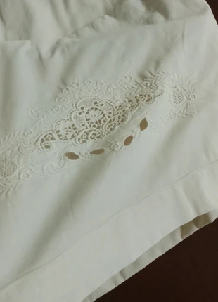 Lenzuolo matrimoniale ricamato, brand: Coton, condizioni: Nuovo senza cartellino, taglia: King size (180-200 cm x 200 cm), €10.00, €11.20 include la Protezione acquisti