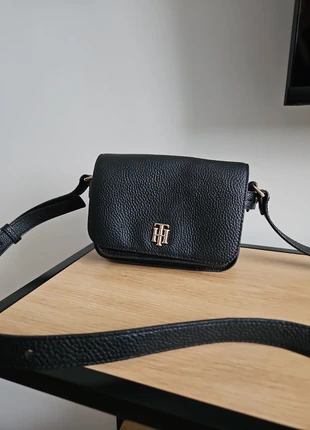 Sac bandoulière tommy hilfiger porté 3 fois, brand: Tommy Hilfiger, condition: Very good, €40.00, €42.70 includes Buyer Protection