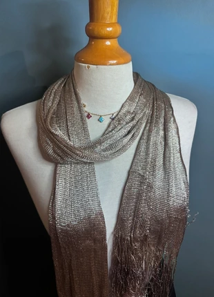 🤍 Foulard vintage doré brillant y2k, marque: Vintage Dressing, état: Bon état, 3,50 €, 4,38 € Protection acheteurs incluse