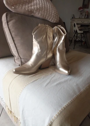 Bottines dorées. Boutique indépendante., marque: Boutique indépendante, état: Neuf sans étiquette, taille: 37, 12,00 €, 13,30 € Protection acheteurs incluse