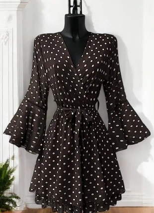 Robe courte marron taille M, marque: Boutique Parisienne, état: Très bon état, taille: M / 38 / 10, 31,00 €, 33,25 € Protection acheteurs (Pro) incluse