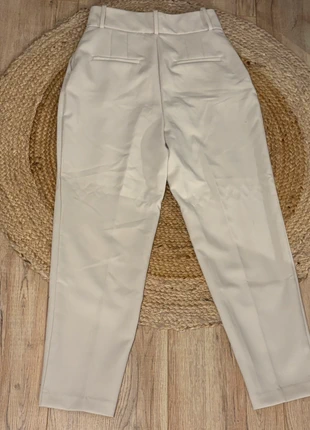 Pantalon large beige Zara taille M, coupe oversize, marque: Zara, état: Très bon état, taille: M / 38 / 10, 35,00 €, 37,45 € Protection acheteurs incluse