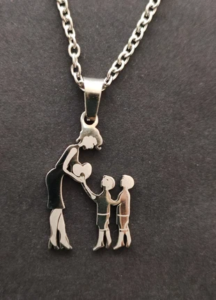Collana Mamma con Due Bambini (Figli) e Cuore, merk: Family, staat: Nieuw zonder prijskaartje, € 4,99, € 5,94 inclusief Kopersbescherming