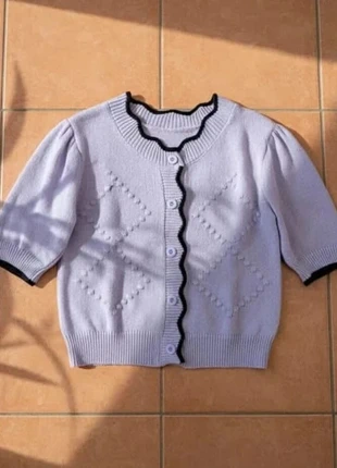 Gilet violet boutonné, manches courtes, détails ondulés contrastés, taille S, style rétro chic doux, brand: Ysera, condition: Very good, size: S / 36 / 8, €33.99, €36.39 includes Buyer Protection Pro