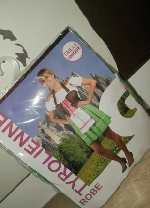 Déguisement tyrolienne femme, zustand: Neu, größe: L / 40 / 12, 6,00 €, 7,00 € inklusive Vinted-Käuferschutz