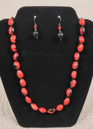 Parure Sautoir / Collier et boucles d'oreille rouge et noire, marca: sans marque, estado: Bueno, 15,00 €, 16,45 € Protección al comprador Pro incluida