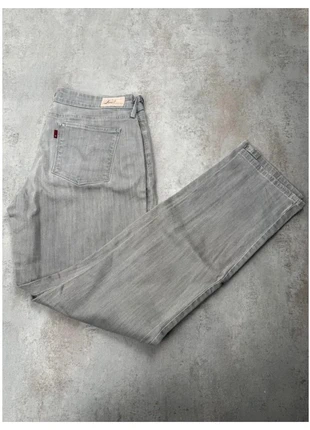 Jean Levis demi curve modern rise straight Femme Gris vintage – Taille 44 (W32 L32), marque: Levi's, état: Très bon état, taille: XXL / 44 / 16, 25,00 €, 26,95 € Protection acheteurs incluse
