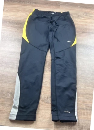 nike joggings noir jaune gris, Taille L - Excellent etat, marque: Nike, état: Très bon état, taille: L, 20,00 €, 21,70 € Protection acheteurs incluse