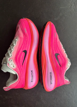 Nike Vomero Plus Hyper Pink / loopschoenen, merk: Nike, staat: Heel goed, maat: 39, € 100,00, € 105,70 inclusief Kopersbescherming