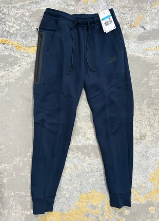 Bas Nike Tech Taille M / Prix négociable à 80€ ou RIEN, brand: Nike, condition: Very good, size: M, €80.00, €84.70 includes Buyer Protection