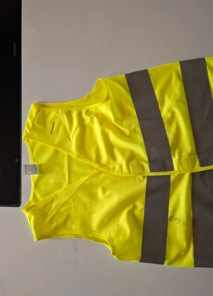 Kinder reflexiehesje / security vest 7-12 years, merk: B'Twin, staat: Goed, € 2,50, € 3,33 inclusief Kopersbescherming