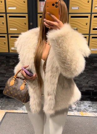 Veste manteau fourrure, brand: Boutique indépendante, condition: Very good, size: One size, €45.00, €47.95 includes Buyer Protection