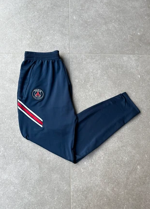 Pantalon de training Nike | Paris Saint Germain | Taille M, marque: Nike, état: Très bon état, taille: M, 15,00 €, 16,45 € Protection acheteurs incluse