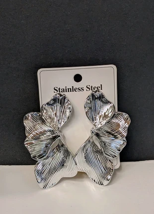 Orecchini modello Zara in acciaio, brand: INOX, condizioni: Nuovo con cartellino, €1.50, €2.28 include la Protezione acquisti Pro