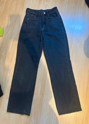 Jean taille haute, marke: Shein, zustand: Gut, größe: XS / 34 / 6, 2,00 €, 2,80 € inklusive Vinted-Käuferschutz