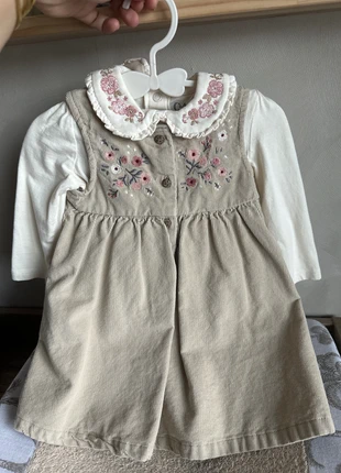 Robe brodé, merk: C&A, staat: Nieuw zonder prijskaartje, maat: 9-12 maanden / 74 cm, € 8,00, € 9,10 inclusief Kopersbescherming