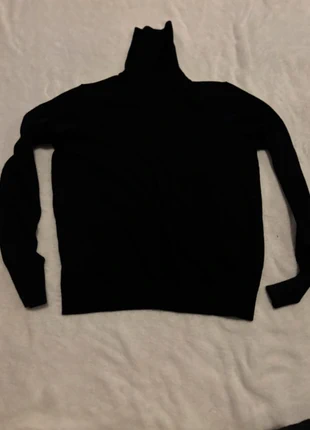 Black Knit Turtleneck - Unisex, brand: H&M, condizioni: Nuovo senza cartellino, taglia: M / IT 42 / EU 38, €5.00, €5.95 include la Protezione acquisti