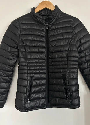 Doudoune matelassée légère noire, état: Très bon état, taille: S / 36 / 8, 10,00 €, 11,20 € Protection acheteurs incluse