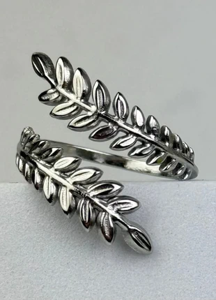 Bague Argentée Feuille Élégante Ajustable, marque: CHROME, état: Très bon état, taille: Ajustable, 12,00 €, 13,30 € Protection acheteurs (Pro) incluse