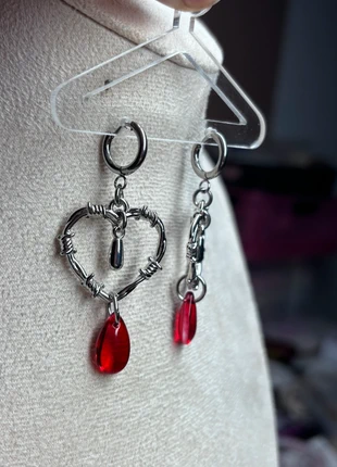 Boucle d’oreille cœur goth alternatif acier inoxydable et verre, marque: Fait Main, état: Neuf avec étiquette, 10,00 €, 11,20 € Protection acheteurs incluse