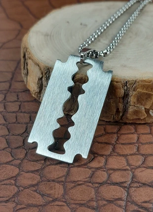 Collier chaine + pendentif lame rasoir En acier inoxydable, brand: Punk, condizioni: Nuovo senza cartellino, €8.00, €9.10 include la Protezione acquisti Pro