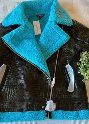 Chaqueta negra efecto piel de cocodrilo de cuero sintético con borreguito, marque: Miss Selfridge, état: Neuf avec étiquette, taille: M / 38 / 10, 26,00 €, 28,00 € Protection acheteurs incluse