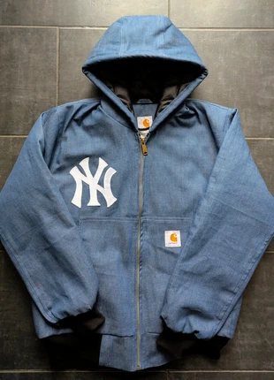 The 2025 Carhartt active embroidered reworked jacket in blue denim, brand: Carhartt, condizioni: Nuovo senza cartellino, taglia: L, €99.00, €104.65 include la Protezione acquisti Pro