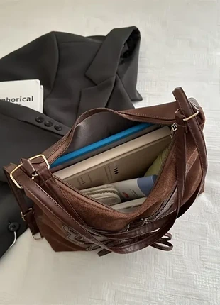 Große Damen-Tote-Tasche, Umhängetasche & Schulter Handtasche mit Reißverschluss, merk: Accessoire, staat: Heel goed, € 22,00, € 23,80 inclusief Kopersbescherming